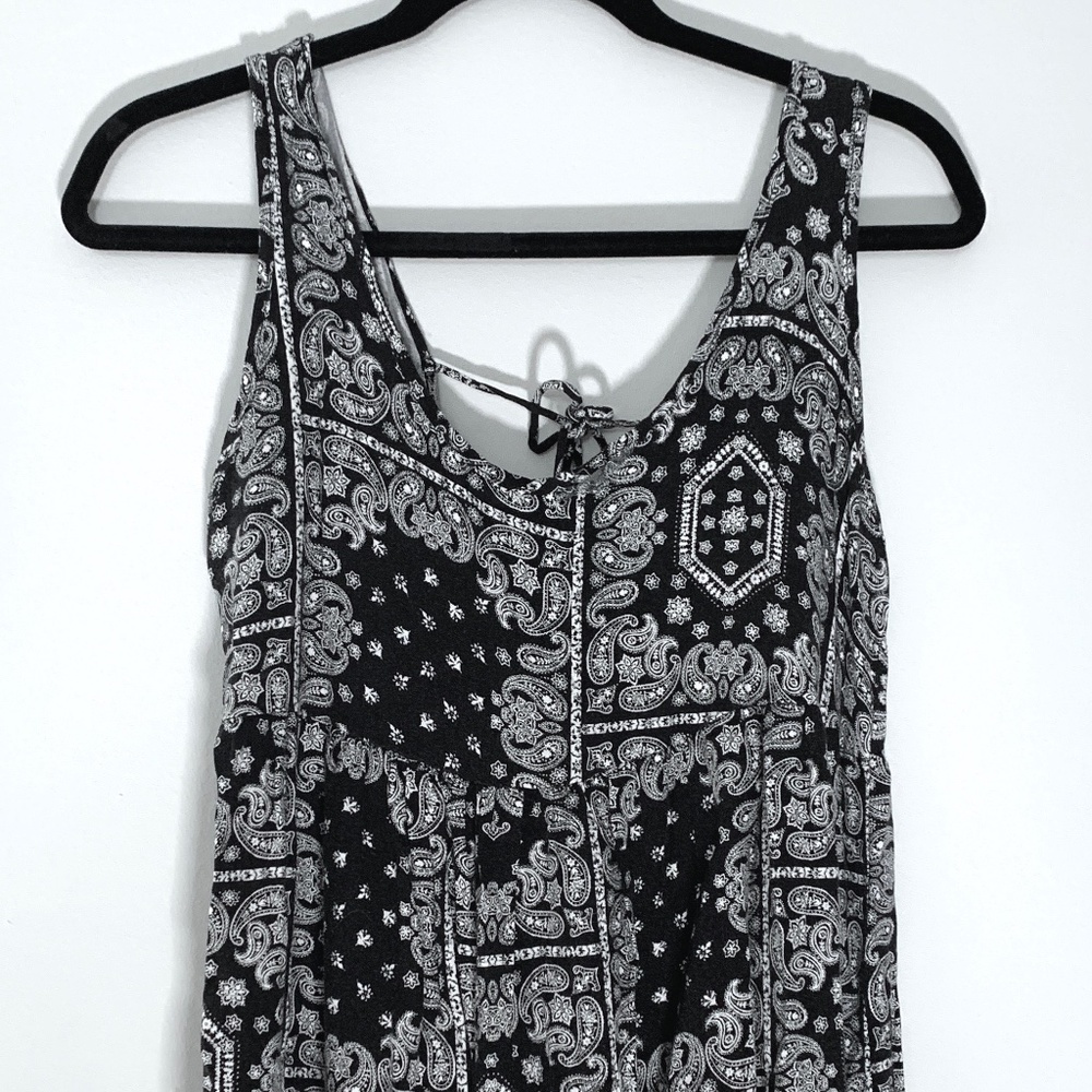 Dress with white pattern